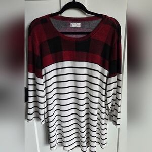 Maurices 24/7 buffalo plaid blocked tee